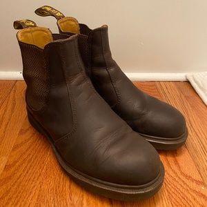 Dr. Martens 2976 Chelsea Boots in “Crazy Horse" Women’s size 8 Men’s size 7